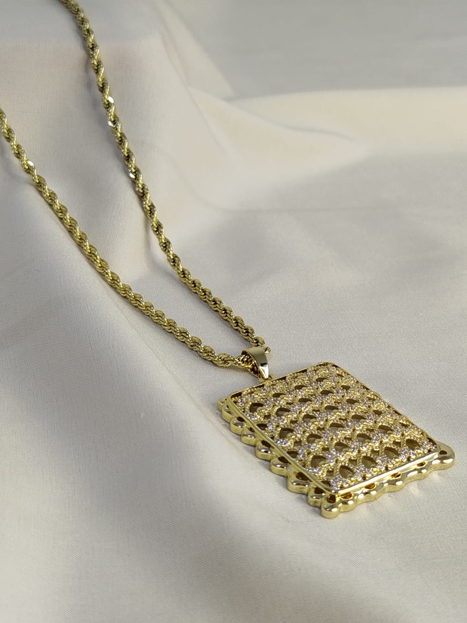 Collier pendentif Rectangle, Style Tendance