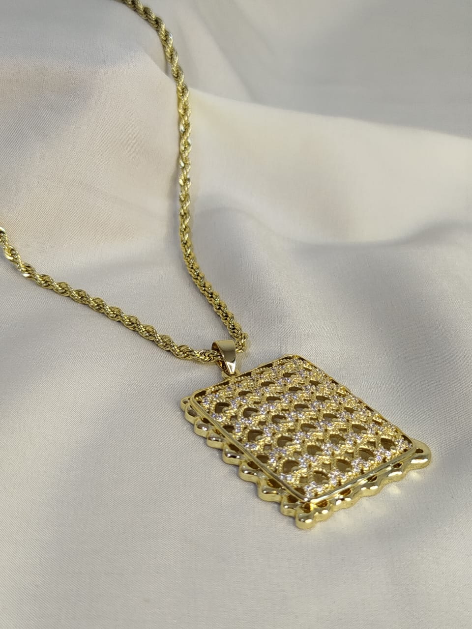 Collier pendentif Rectangle, Style Tendance