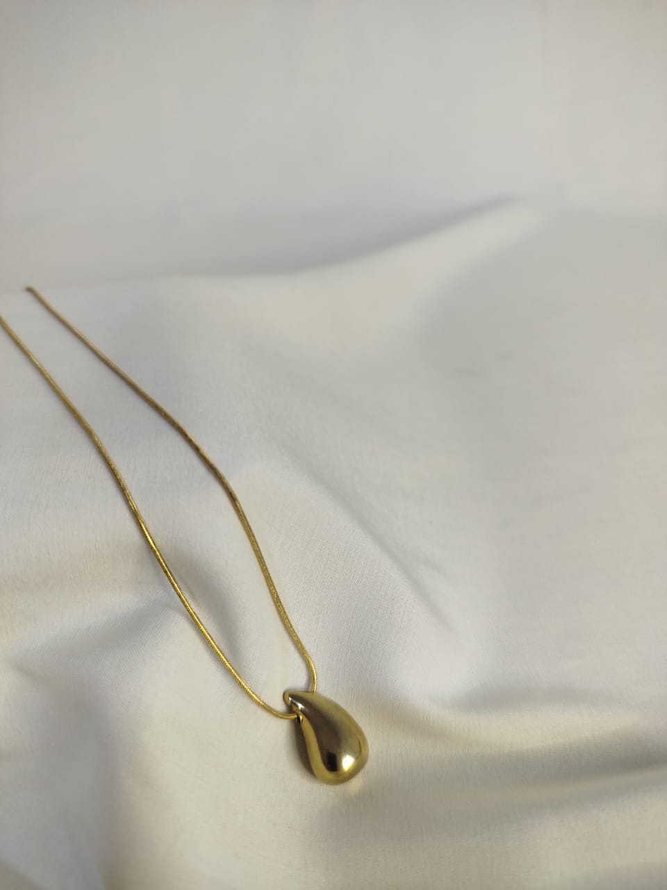 Collier Doré, avec pendentif goutte